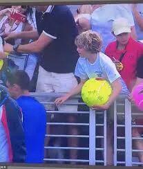 波兰百万富翁,美网观赛当众抢小孩帽子,还扬言:手慢无?