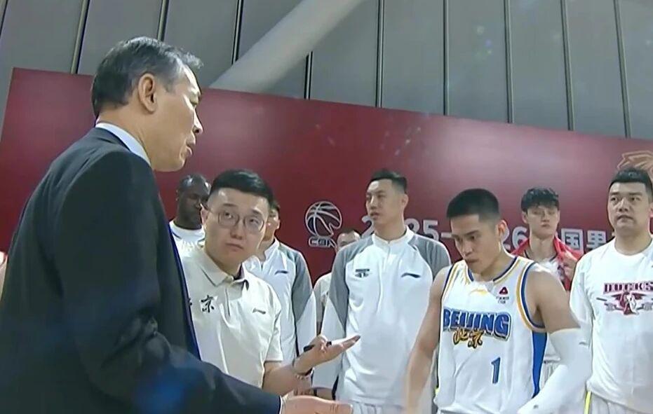 足彩比分直播-CBA排名变天!广东打爆辽宁,北京近六战四负 山东六连胜新疆反弹