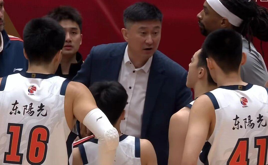 足彩比分直播-CBA排名变天!广东打爆辽宁,北京近六战四负 山东六连胜新疆反弹