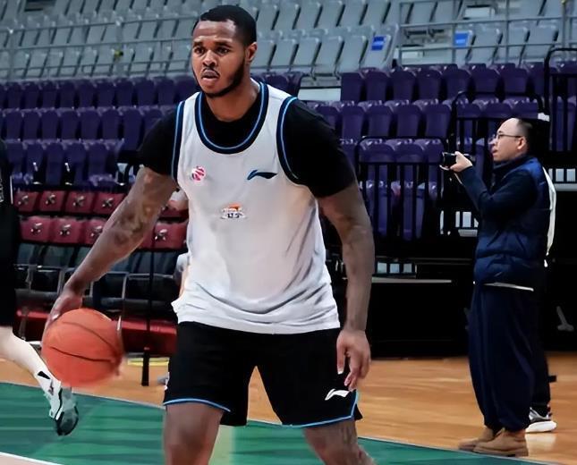 足球比分直播-0分！辽篮新援持续低迷 球迷直言跟图雷一样 杨鸣还要忍多久