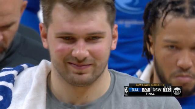 1652935307504006177.jpg 即时比分-6进球7失误!东契奇面对勇士铁索阵打出最差一战